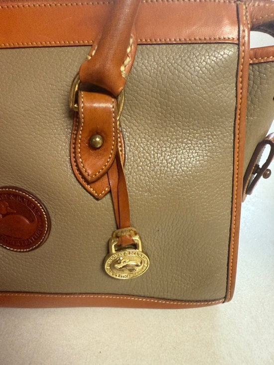 Dooney & Bourke Tan and Brown Pebbled Leather Tote VINTAGE ☦️👸🏼 - Picture 3 of 10